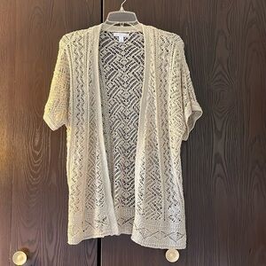 Westport 1962 short sleeved cream, crocheted top. No closure. Size Small.